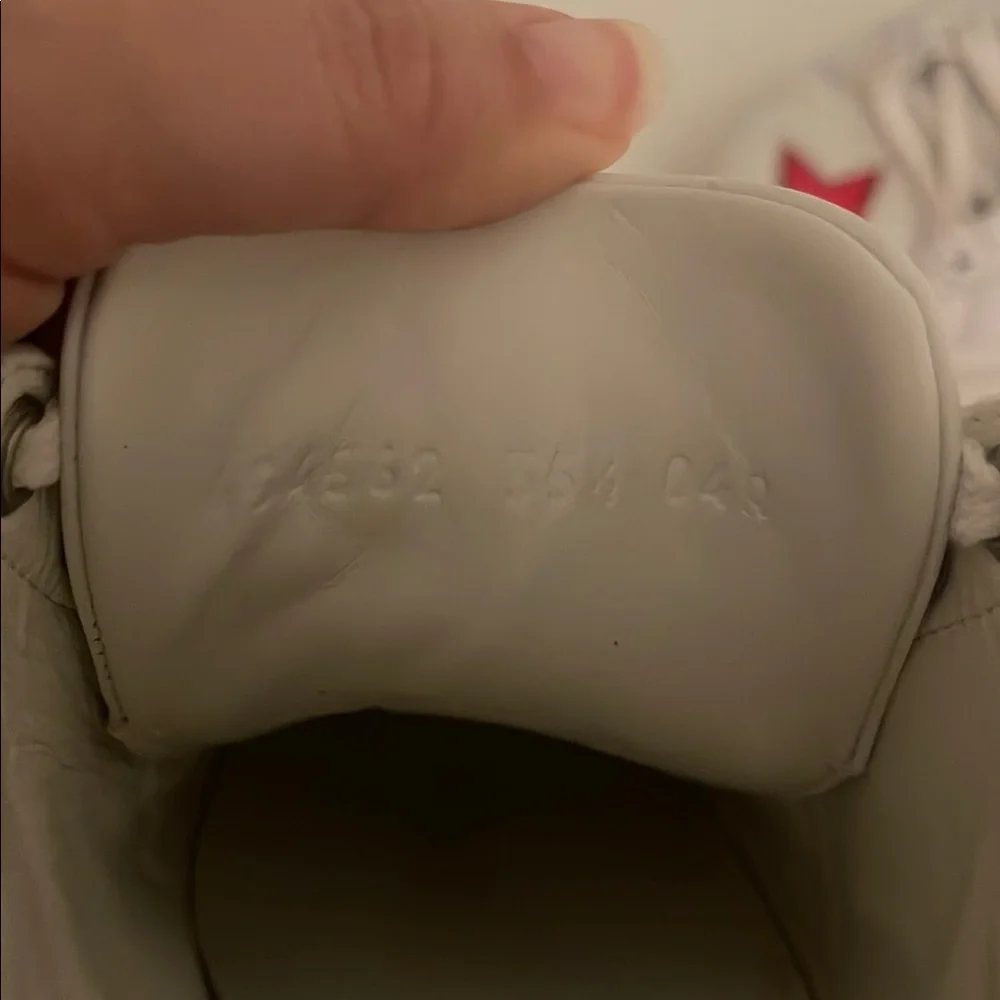 Authentic Gucci White Sneakers with stars - Picture 6 of 6
